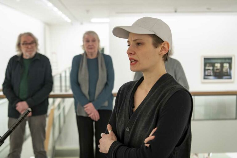 Kuratorin Marit Lena Herrmann führt durch Mahler-Ausstellung in der Kunsthalle