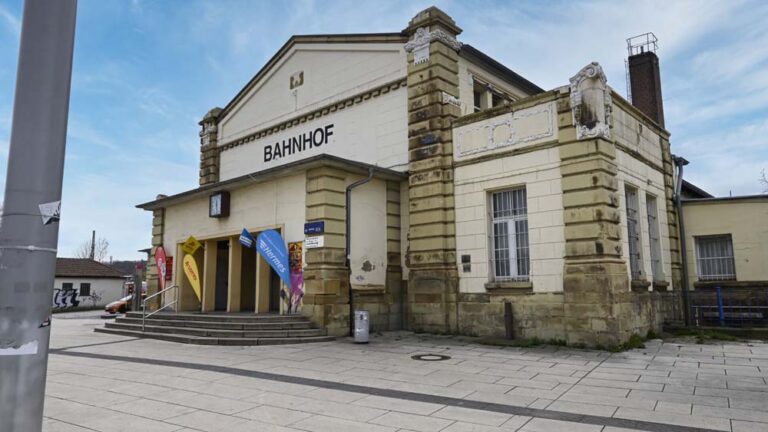 Der Bahnhof als Tor zur Welt: Die Herausforderung verfallener und veralteter Bahnhöfe