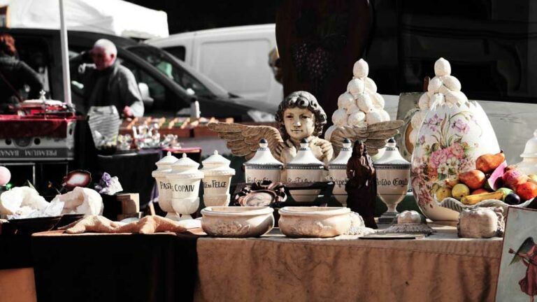 Antik- und Trödelmarkt auf dem Festplatz Cottaweg in Leipzig