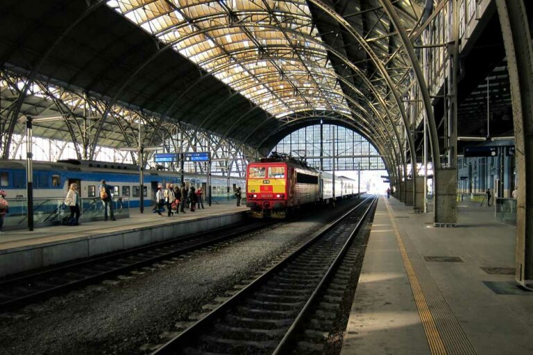 Smarter Reisen mit der DB Navigator App