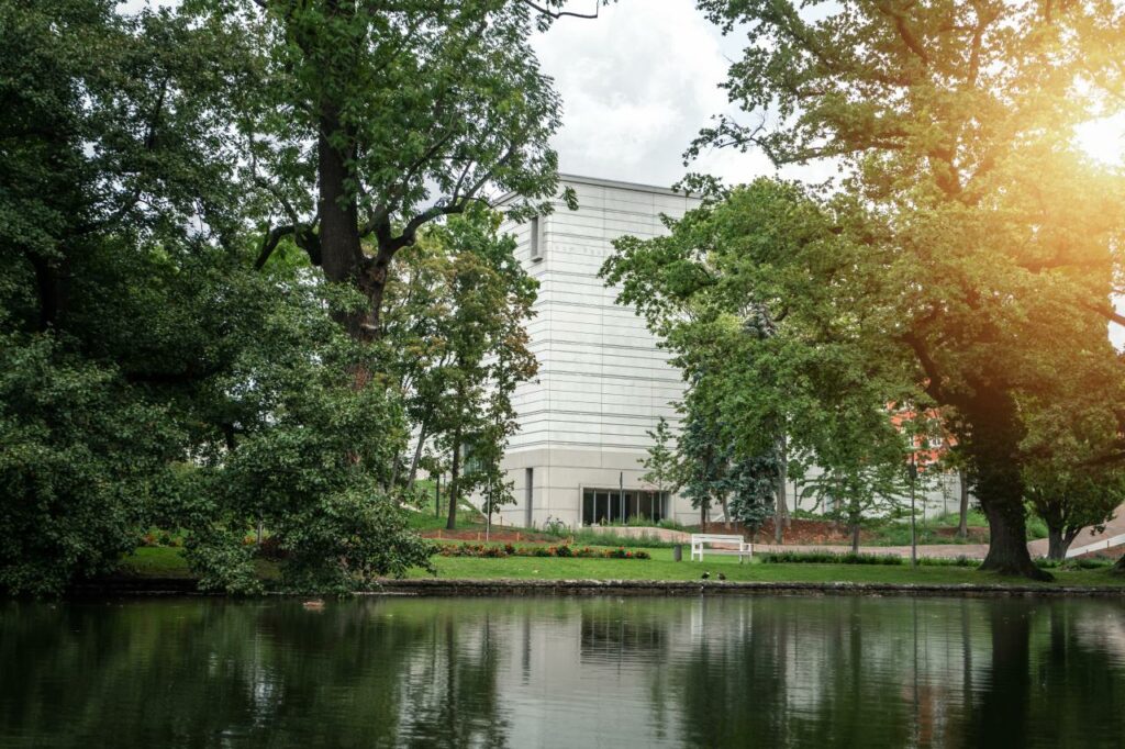 Bauhaus und Nationalsozialismus: Eine Ausstellung in drei Teilen