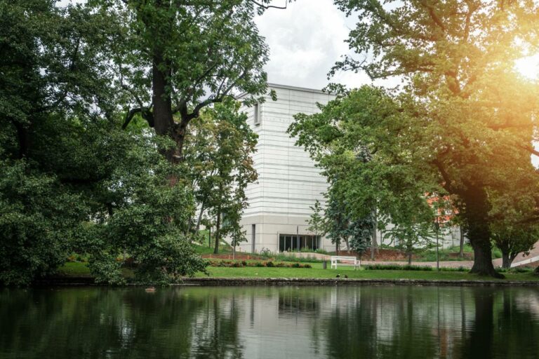 Bauhaus und Nationalsozialismus: Eine Ausstellung in drei Teilen