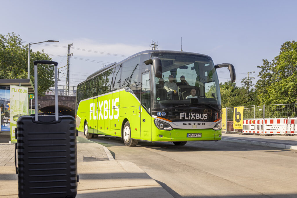 Neuer Fernbushalt offiziell in Betrieb: Fernbusse halten jetzt unter dem Promenadendeck