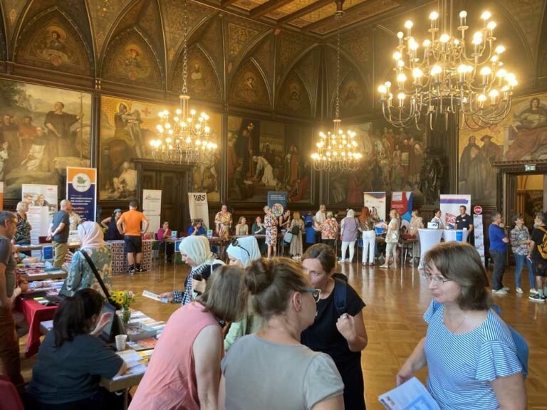 Integration in den Arbeitsmarkt: Erfolgreicher Infotag im Erfurter Rathaus
