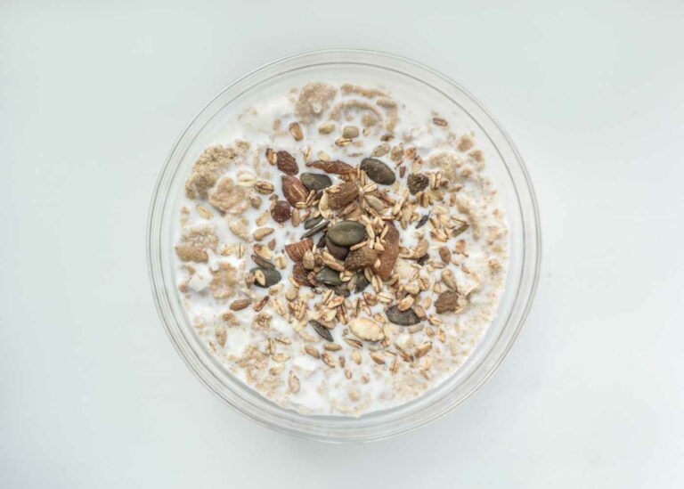 Dr. Feil Eiweiß-Müsli: Ihr knusprig-leckerer Start in den Tag