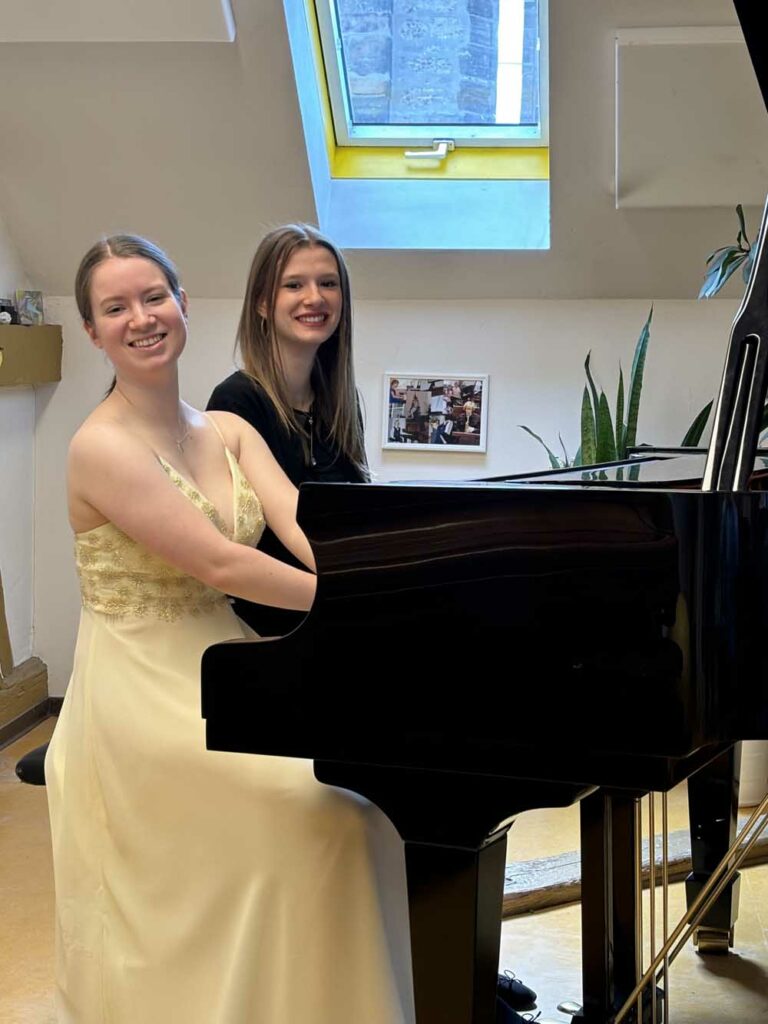 Klavierduo der Musikschule Erfurt begeistert beim Internationalen Wettbewerb